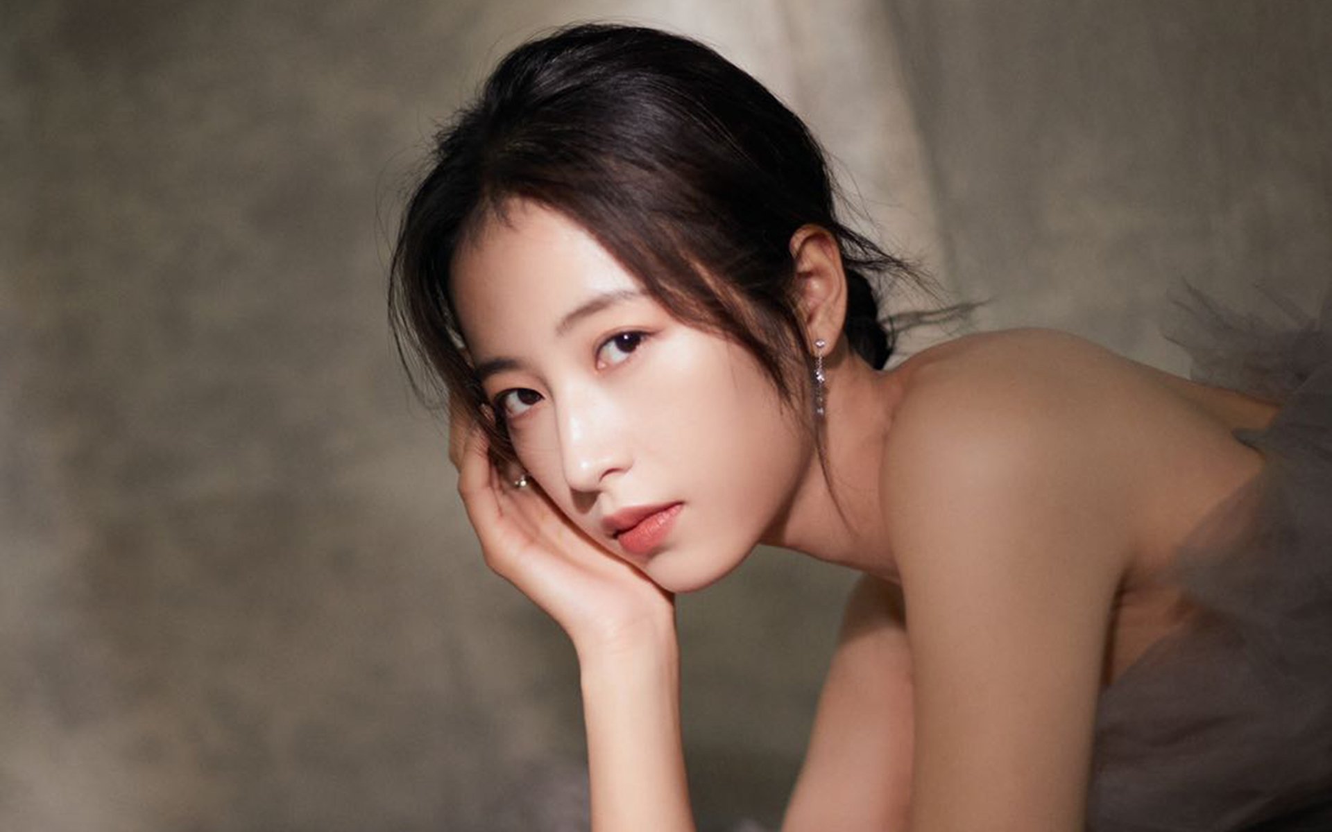 九游网游官网-特色足球主题的城市雕塑成为城市新地标，提升城市文化品位，有足球标志的城市