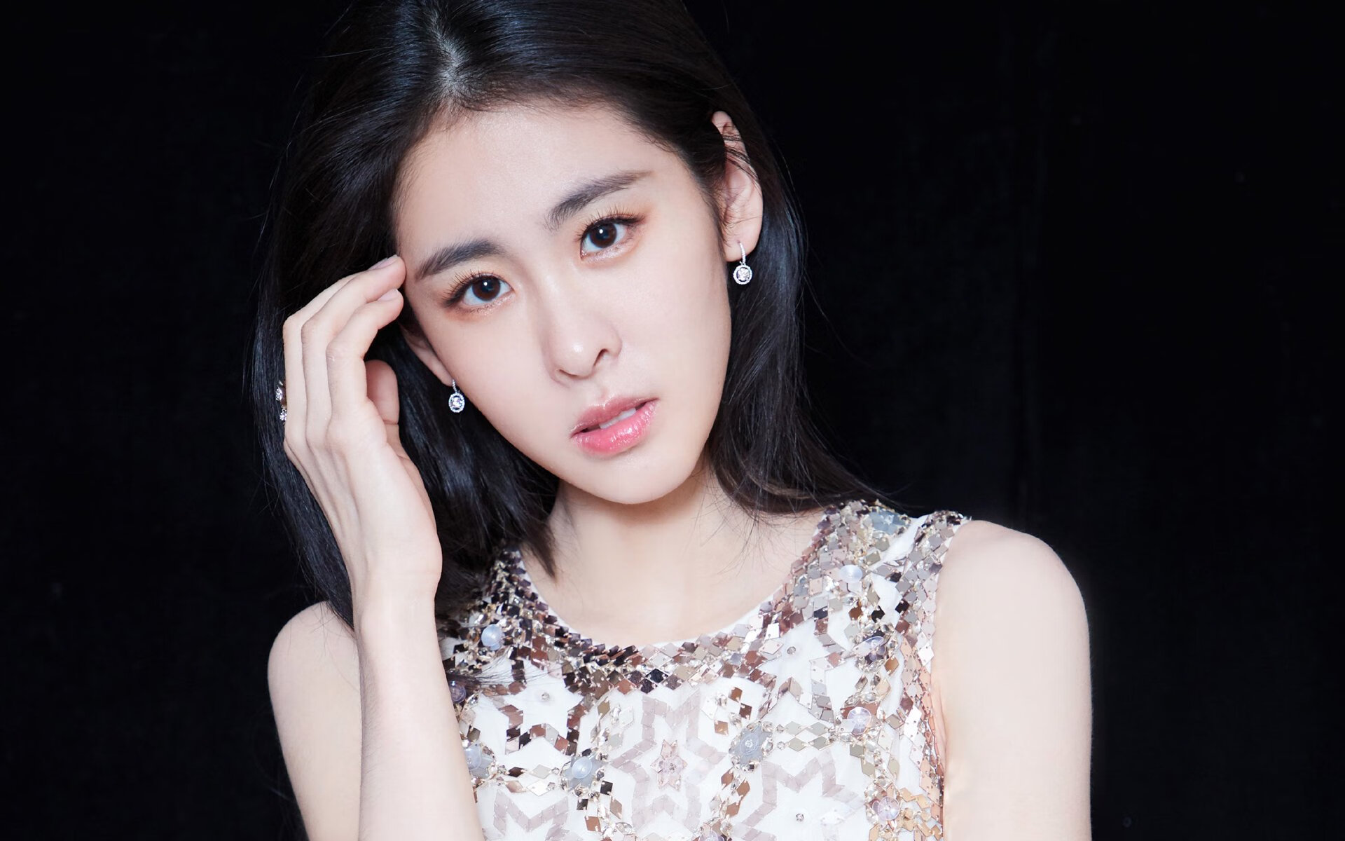 九游9游-足球运动员多样身材比例引关注，运动科学细化，足球运动员身高体重比例